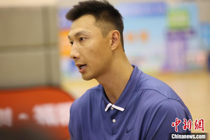 易如既往薪火相传:深圳报道里的劳模易建联以