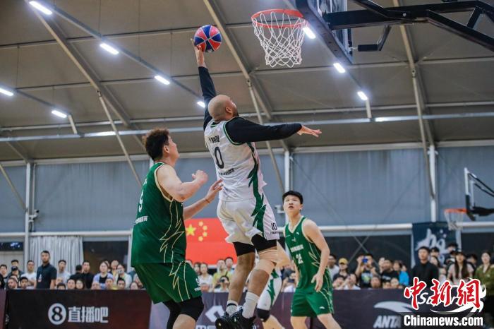 2025超三联赛揭幕战落幕 上海横沙誉民队力克劲敌