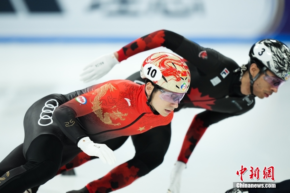 刘少昂世锦赛1500米摘铜后遭冰刀划伤