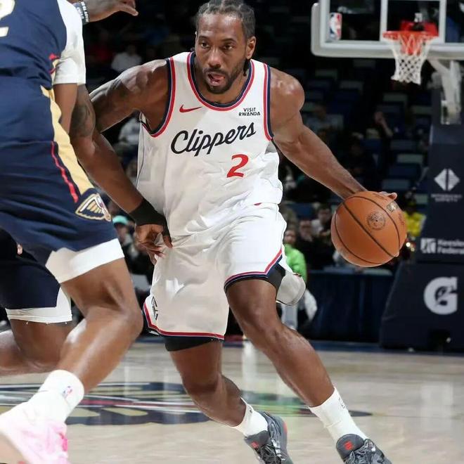 伦纳德复出单节12分率队领先18分 快船却遭逆转引