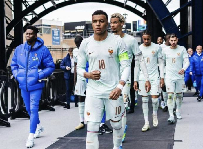 姆巴佩替补登场爆发力惊艳，争议进球引热议