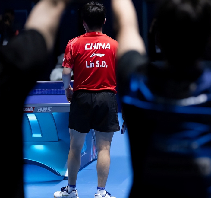 中国男乒小组赛两连败 马龙许昕支援助年轻队员